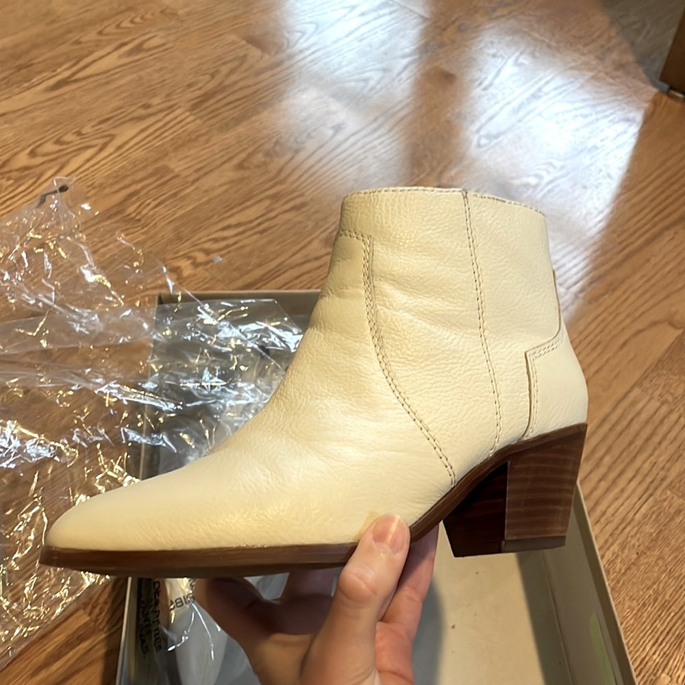 SOLD Women’s Madewell Western Booties white 6.5